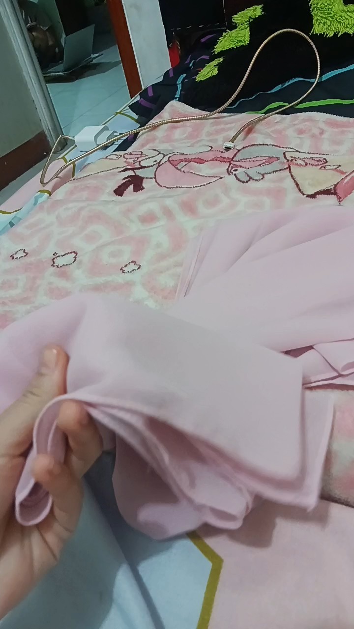 Solmè Pashmina Ceruty Babydoll | Hijab Premium Lembut Jatuh Ringan & Elegan - Foto ulasan pembeli