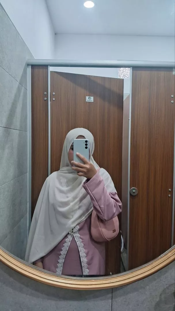 Solmè Pashmina Ceruty Babydoll | Hijab Premium Lembut Jatuh Ringan & Elegan - Foto ulasan pembeli