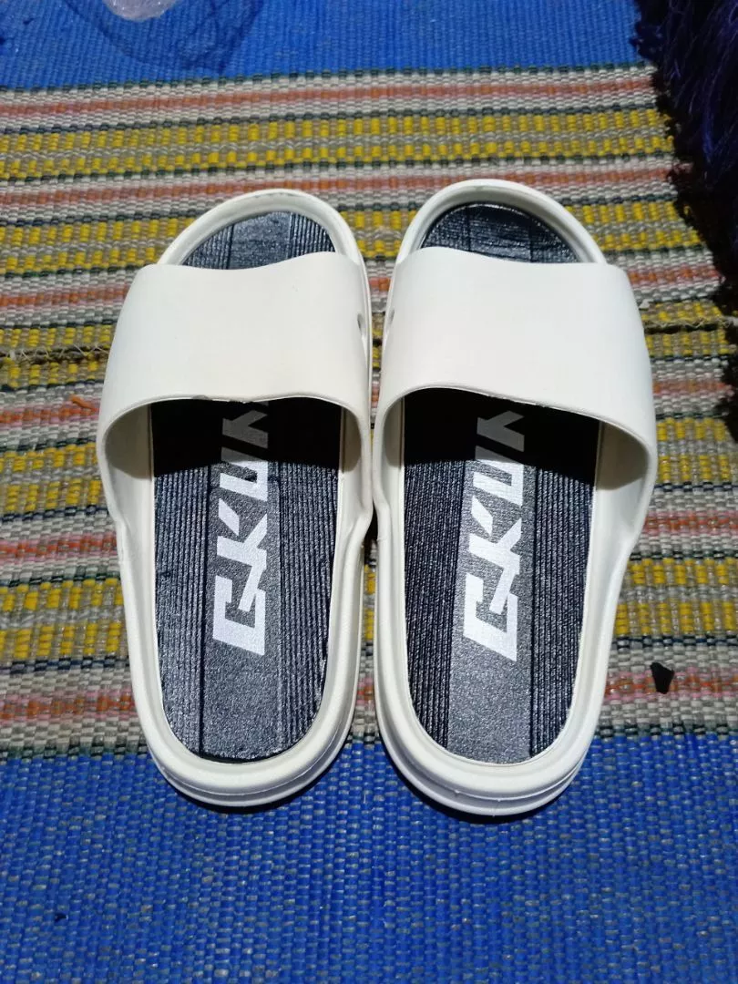 Sandal Bajo / Sandal slop / Sandal Slide / Sandal Slide Pria Wanita / Sendal Pria / Sol super lembut - Foto ulasan pembeli