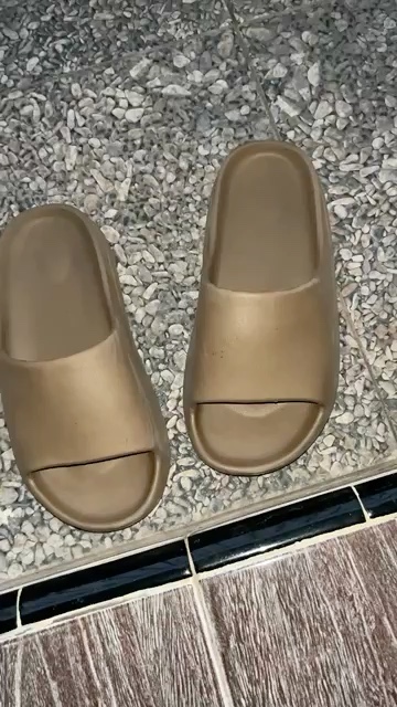 Sandal Selop Pria-Wanita Terbaru TEBAL EMPUK Anti Licin - Foto ulasan pembeli
