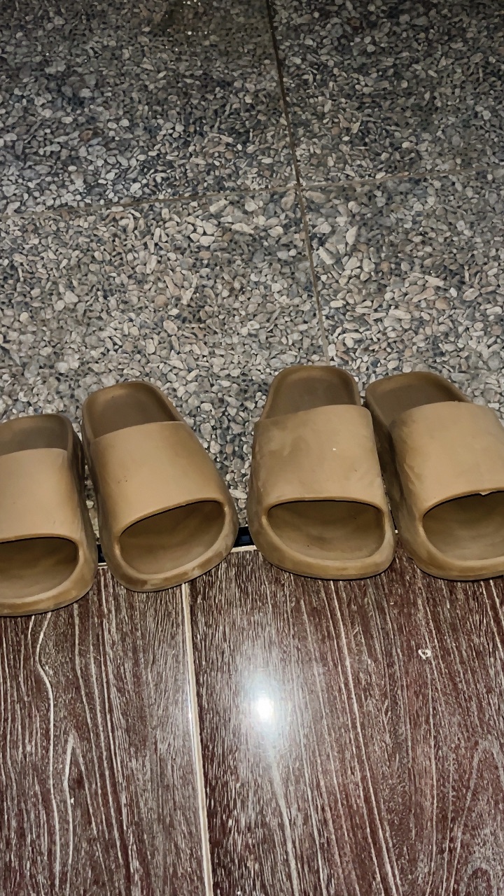 Sandal Selop Pria-Wanita Terbaru TEBAL EMPUK Anti Licin - Foto ulasan pembeli