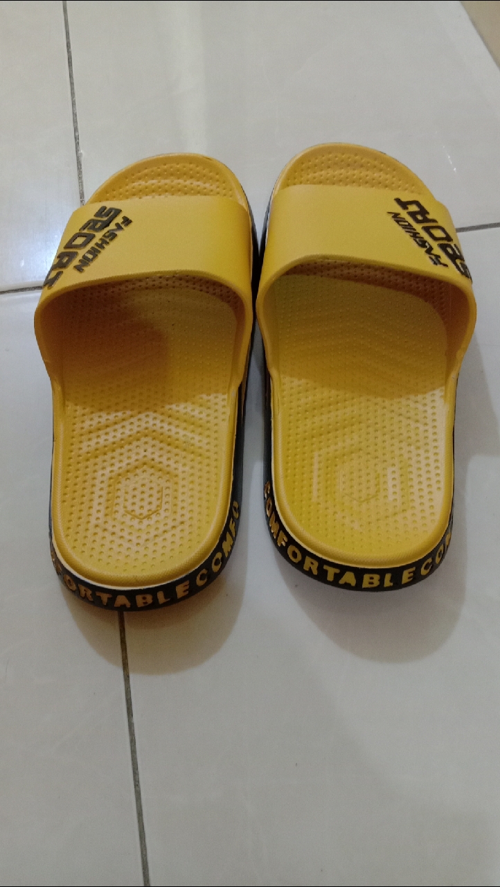 Sandal Slip On Pria Anti Slip Fashion Viral - Foto ulasan pembeli