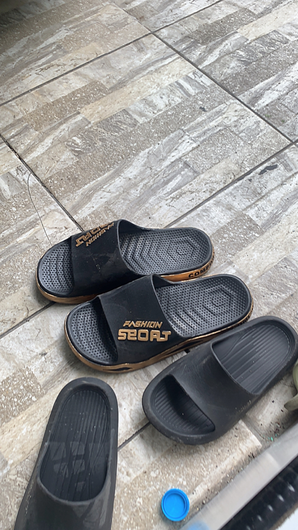 Sandal Slip On Pria Anti Slip Fashion Viral - Foto ulasan pembeli