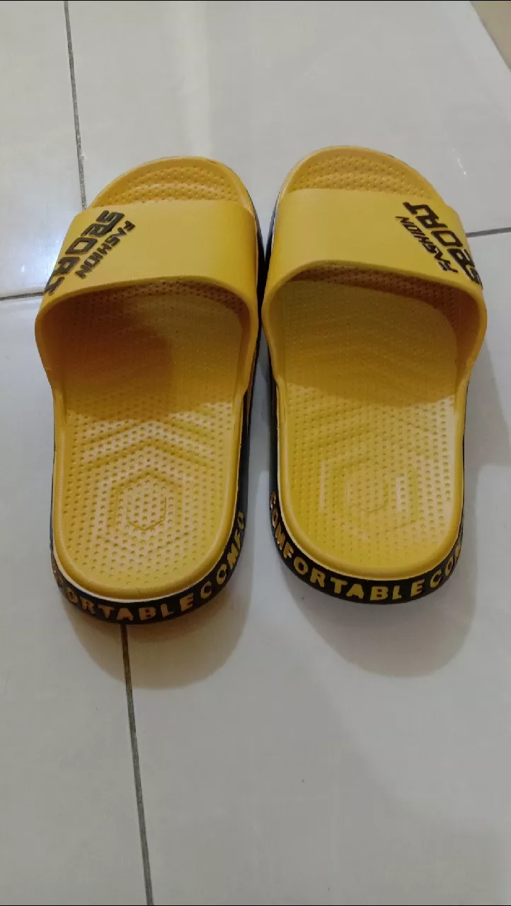 Sandal Slip On Pria Anti Slip Fashion Viral - Foto ulasan pembeli