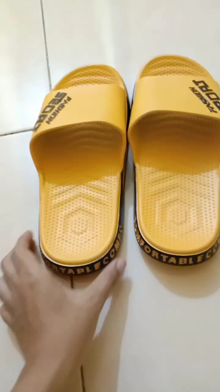 Sandal Slip On Pria Anti Slip Fashion Viral - Foto ulasan pembeli