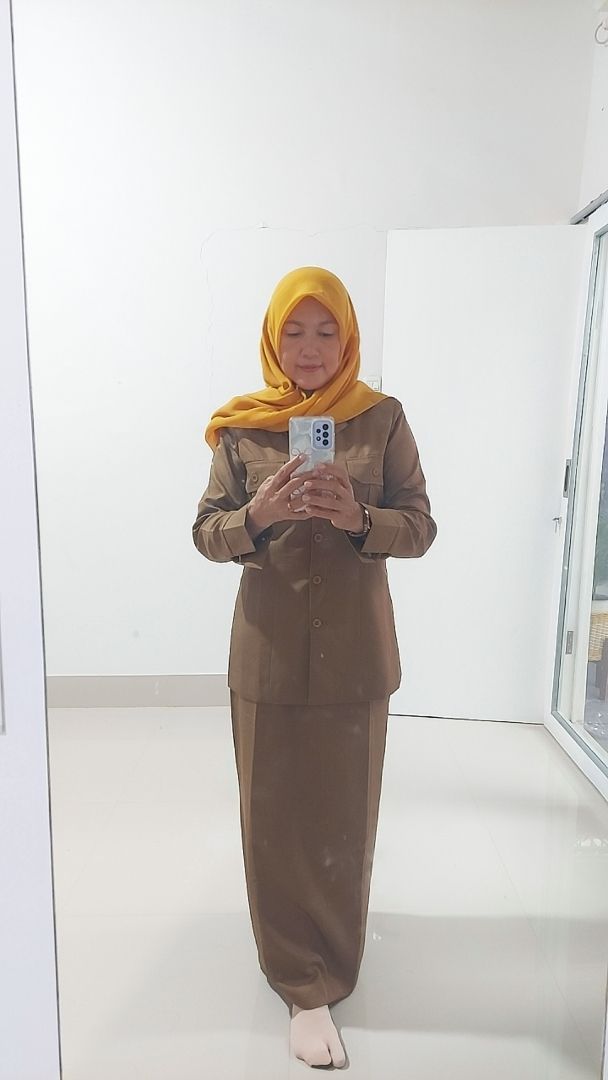 Setelan Blazer PNS Wanita Khaki Gelap Elegan - Foto ulasan pembeli