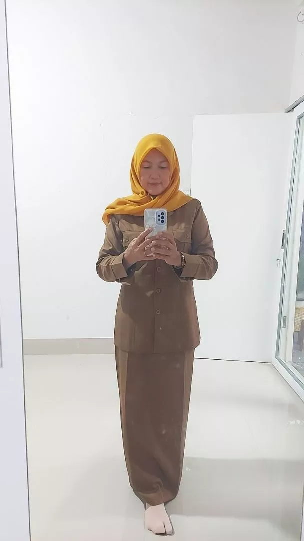 Setelan Blazer PNS Wanita Khaki Gelap Elegan - Foto ulasan pembeli