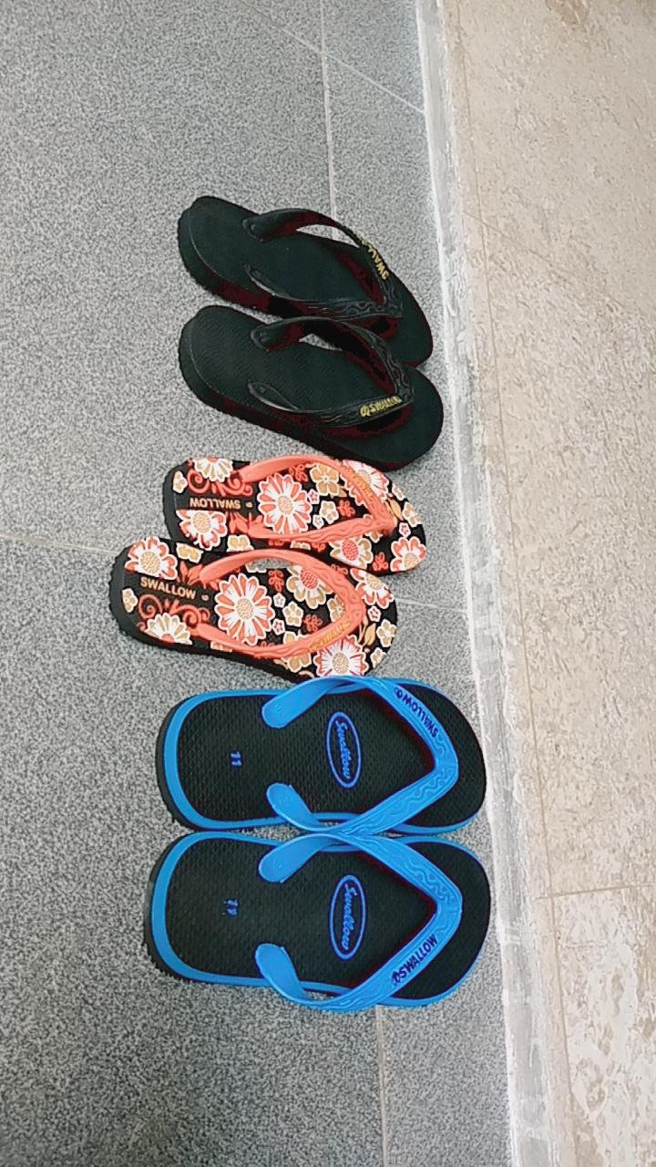 Sendal Jepit Swallow Black Pearl M01 (All Black) - Sandal Japit M01 Swallow Hitam Aksen warna GOLD [SWLTRAD 01] - foto 2 dari 10, forina.id