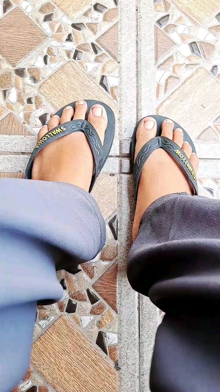 Sendal Jepit Swallow Black Pearl M01 (All Black) - Sandal Japit M01 Swallow Hitam Aksen warna GOLD [SWLTRAD 01] - Foto ulasan pembeli