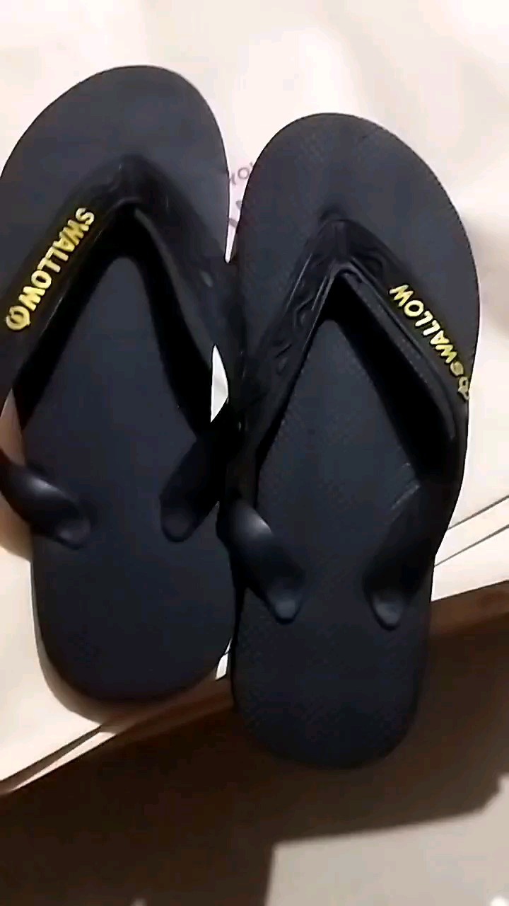 Sendal Jepit Swallow Black Pearl M01 (All Black) - Sandal Japit M01 Swallow Hitam Aksen warna GOLD [SWLTRAD 01] - Foto ulasan pembeli