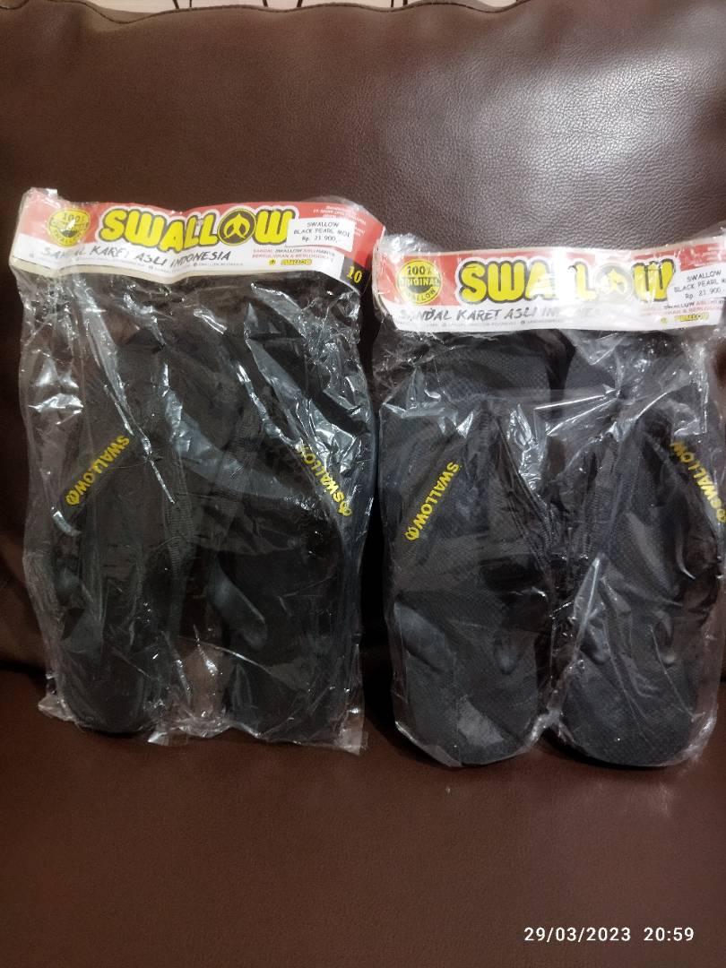 Sendal Jepit Swallow Black Pearl M01 (All Black) - Sandal Japit M01 Swallow Hitam Aksen warna GOLD [SWLTRAD 01] - Foto ulasan pembeli