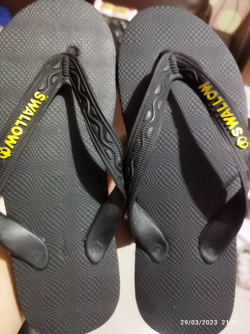 Sendal Jepit Swallow Black Pearl M01 (All Black) - Sandal Japit M01 Swallow Hitam Aksen warna GOLD [SWLTRAD 01] - Foto ulasan pembeli
