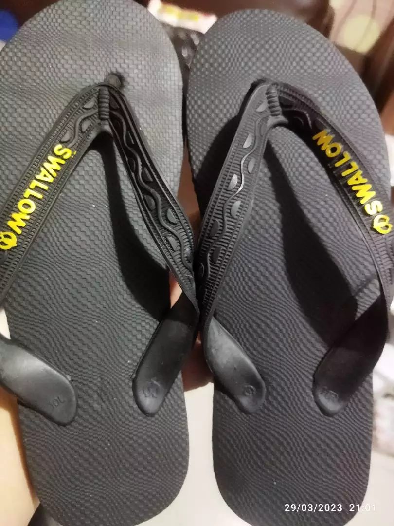Sendal Jepit Swallow Black Pearl M01 (All Black) - Sandal Japit M01 Swallow Hitam Aksen warna GOLD [SWLTRAD 01] - Foto ulasan pembeli
