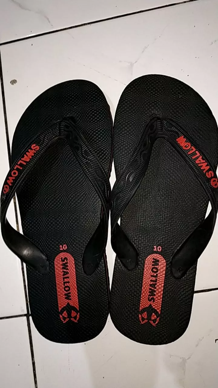 Sendal Jepit Swallow Black Pearl M02 - Sandal Japit M02 Swallow Hitam Aksen warna Metallic Pearl [SWLTRAD 01] - Foto ulasan pembeli