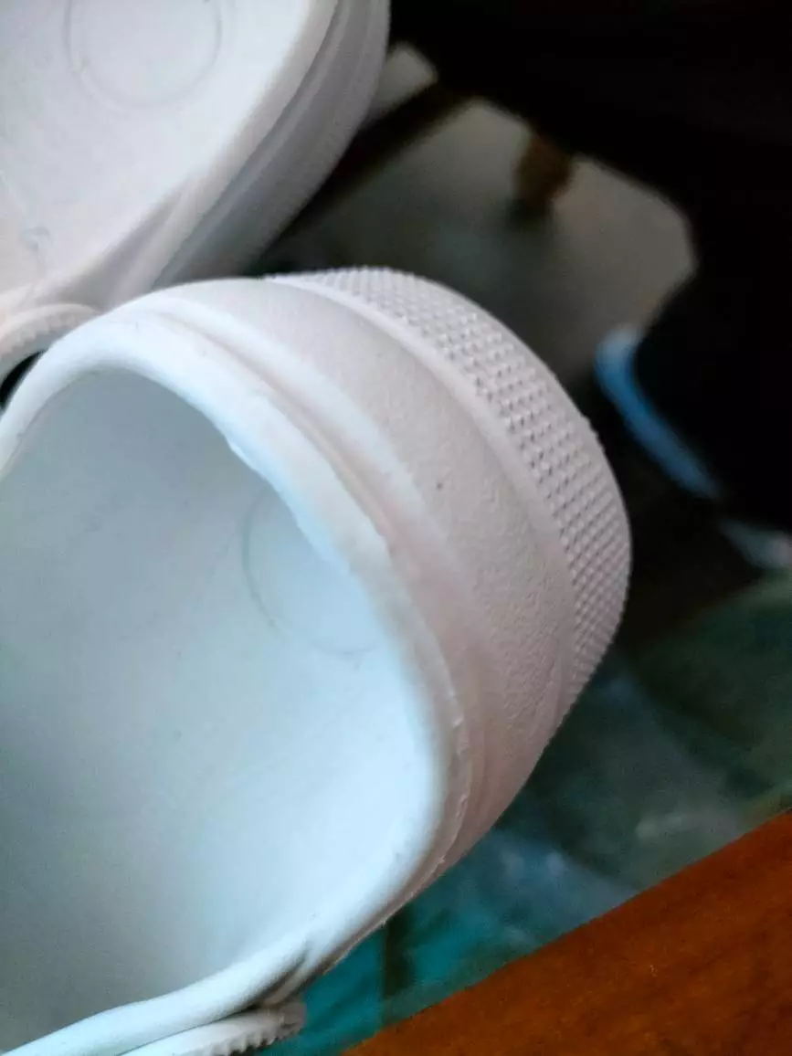 Sendal Kodok Medis Putih Anti Slip Pria Wanita - Foto ulasan pembeli