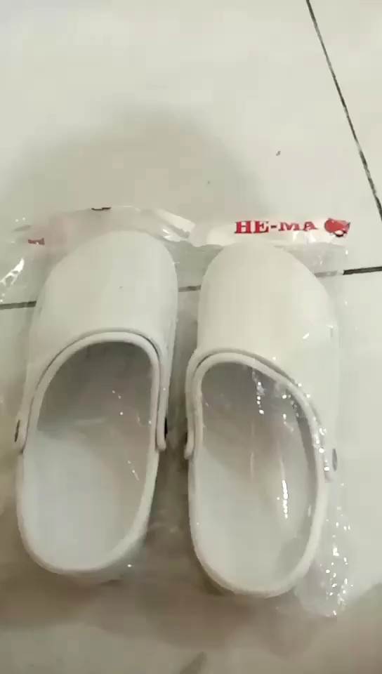 Sendal Kodok Medis Putih Anti Slip Pria Wanita - Foto ulasan pembeli