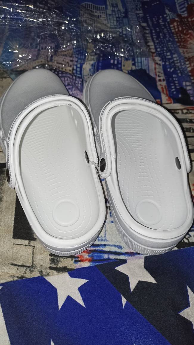 Sendal Kodok Medis Putih Anti Slip Pria Wanita - Foto ulasan pembeli