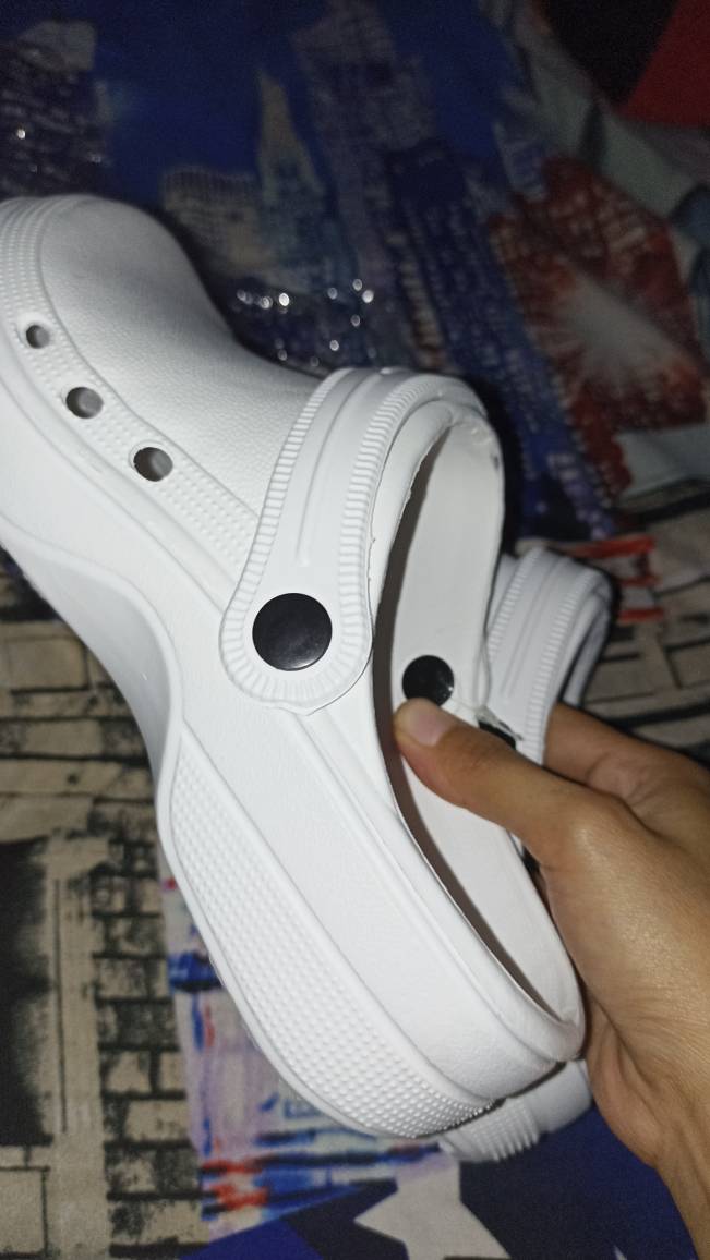 Sendal Kodok Medis Putih Anti Slip Pria Wanita - Foto ulasan pembeli