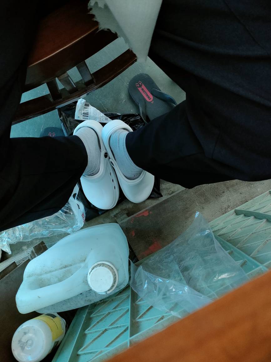 Sendal Kodok Medis Putih Anti Slip Pria Wanita - Foto ulasan pembeli