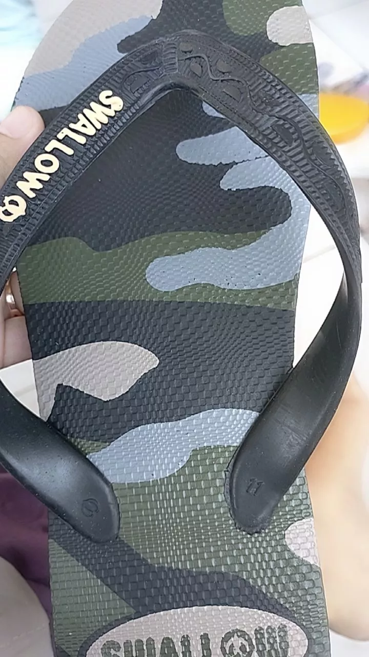 Sendal Swallow terbaru - Sandal Jepit Swallow Camo - Motif Military Original. Sandal Japit original legendaris Swallow Indonesia dengan bahan karet terbaik. Flip Flop empuk dan anti slip. Sendal rumah atau sandal untuk jalan jalan [SWLTRAD 01] - Foto ulasan pembeli