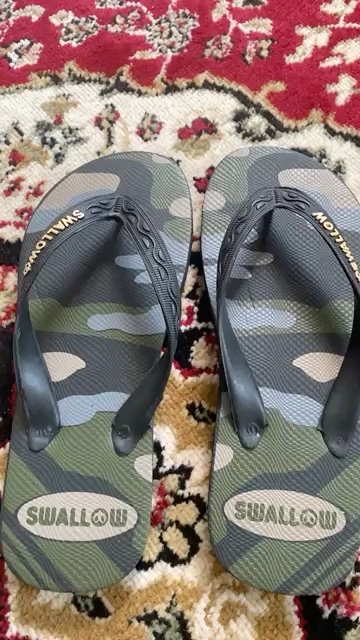 Sendal Swallow terbaru - Sandal Jepit Swallow Camo - Motif Military Original. Sandal Japit original legendaris Swallow Indonesia dengan bahan karet terbaik. Flip Flop empuk dan anti slip. Sendal rumah atau sandal untuk jalan jalan [SWLTRAD 01] - Foto ulasan pembeli