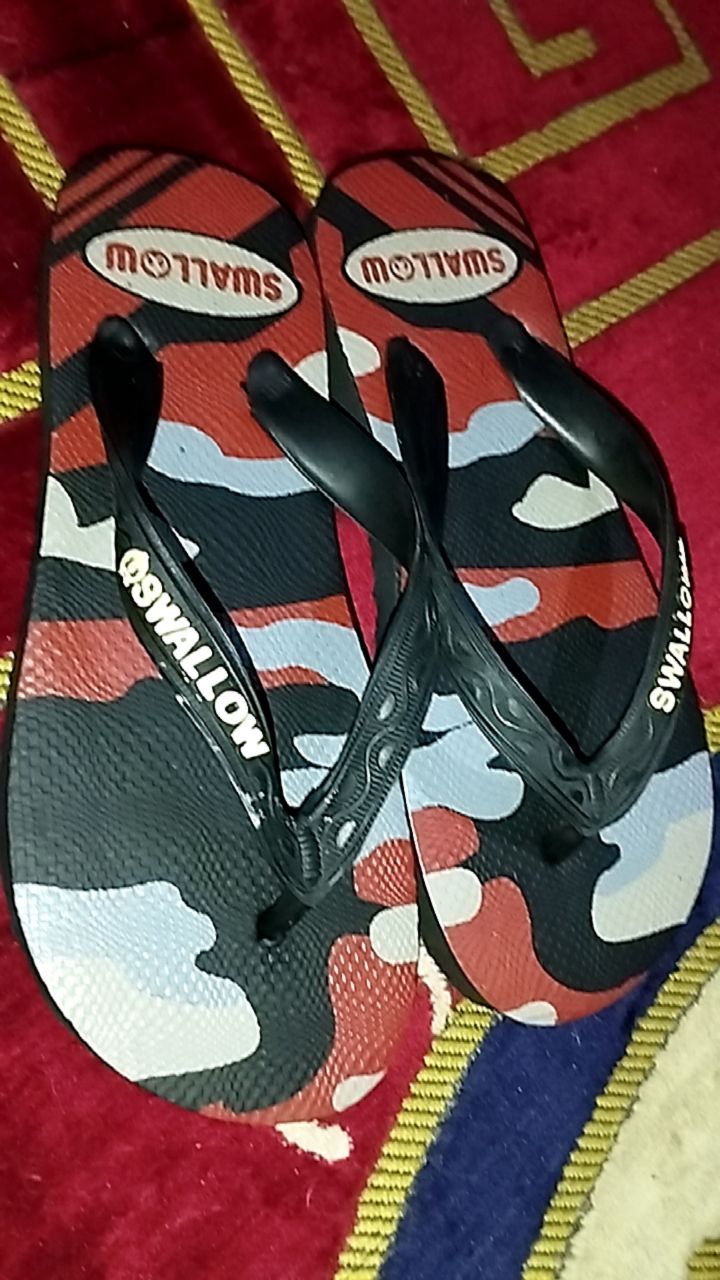 Sendal Swallow terbaru - Sandal Jepit Swallow Camo - Motif Military Original. Sandal Japit original legendaris Swallow Indonesia dengan bahan karet terbaik. Flip Flop empuk dan anti slip. Sendal rumah atau sandal untuk jalan jalan [SWLTRAD 01] - Foto ulasan pembeli