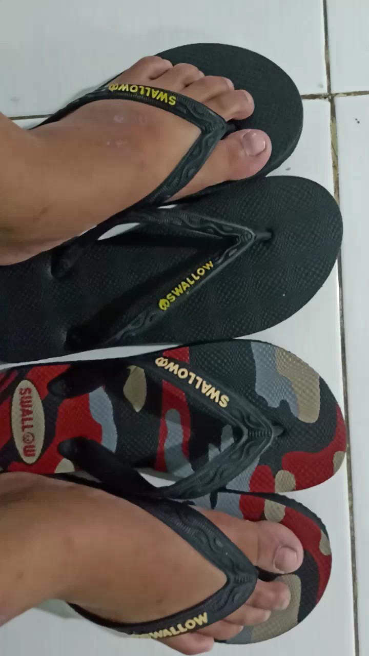 Sendal Swallow terbaru - Sandal Jepit Swallow Camo - Motif Military Original. Sandal Japit original legendaris Swallow Indonesia dengan bahan karet terbaik. Flip Flop empuk dan anti slip. Sendal rumah atau sandal untuk jalan jalan [SWLTRAD 01] - Foto ulasan pembeli