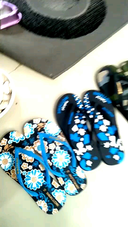 Sendal Swallow terbaru - Sandal Jepit Swallow Camo - Motif Military Original. Sandal Japit original legendaris Swallow Indonesia dengan bahan karet terbaik. Flip Flop empuk dan anti slip. Sendal rumah atau sandal untuk jalan jalan [SWLTRAD 01] - Foto ulasan pembeli