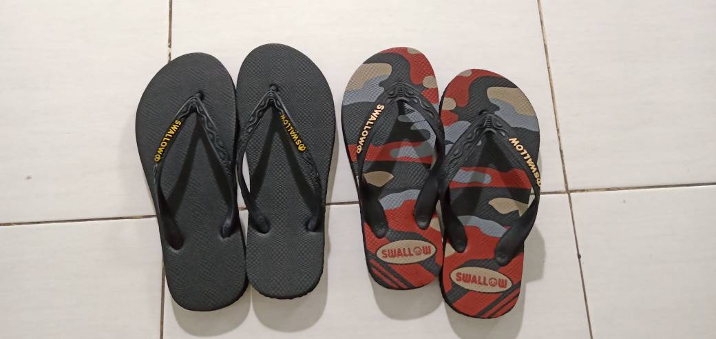 Sendal Swallow terbaru - Sandal Jepit Swallow Camo - Motif Military Original. Sandal Japit original legendaris Swallow Indonesia dengan bahan karet terbaik. Flip Flop empuk dan anti slip. Sendal rumah atau sandal untuk jalan jalan [SWLTRAD 01] - Foto ulasan pembeli