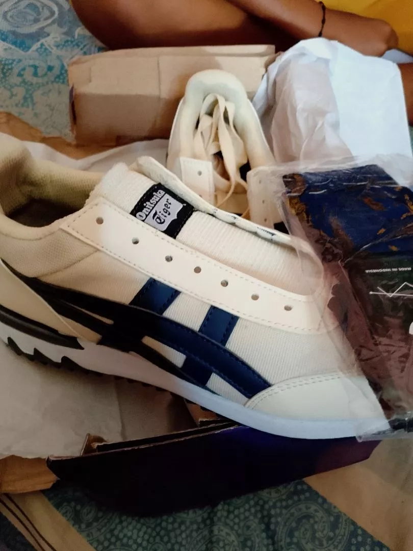 SEPATU 0NITSUKA TIGER California 78 Deluxe Cream Blue Red CLASSIC KASUAL SANTAI BEST SELER - Foto ulasan pembeli