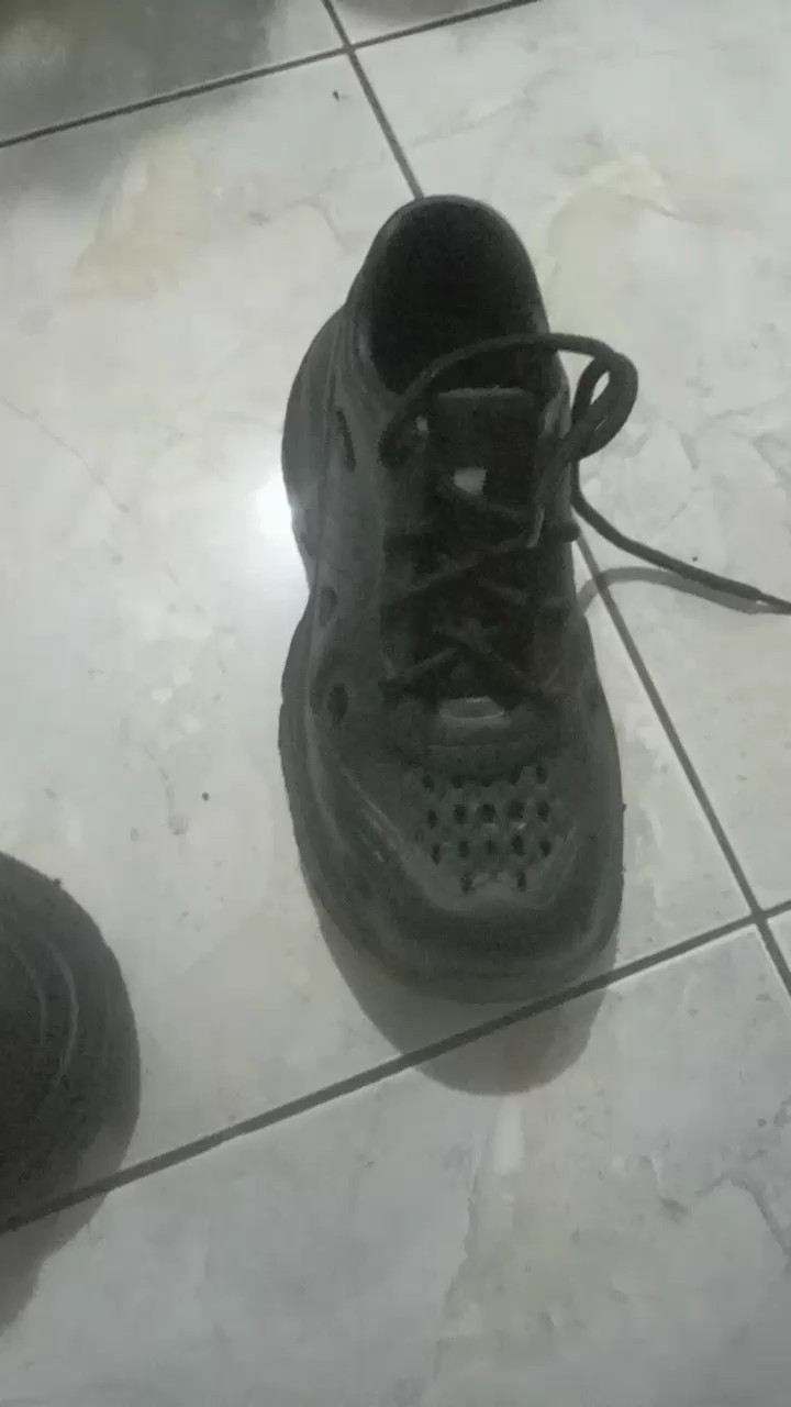 Sepatu Olahraga Pria Wanita Empuk Antislip - Foto ulasan pembeli