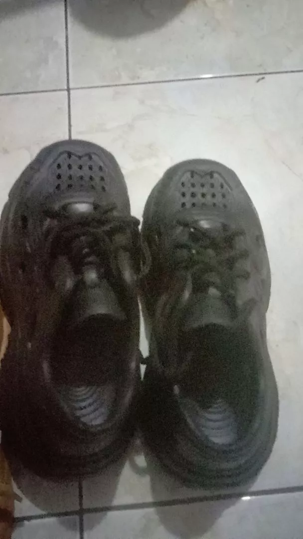 Sepatu Olahraga Pria Wanita Empuk Antislip - Foto ulasan pembeli