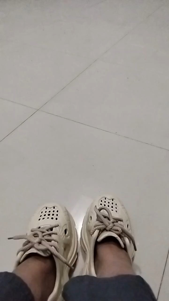 Sepatu Olahraga Pria Wanita Empuk Antislip - Foto ulasan pembeli