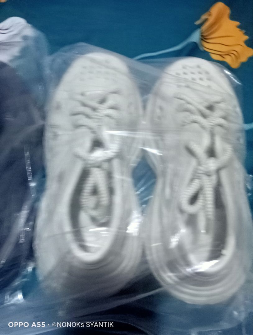 Sepatu Olahraga Pria Wanita Empuk Antislip - Foto ulasan pembeli