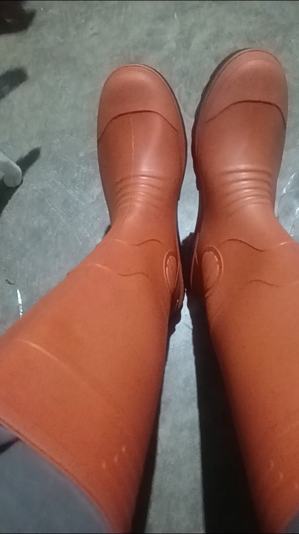 Sepatu Boot Hujan Tinggi Hijau Tebal Premium Anti Licin Tahan Air Pria Wanita Ukuran 39-44 - foto 4 dari 10, ongisland