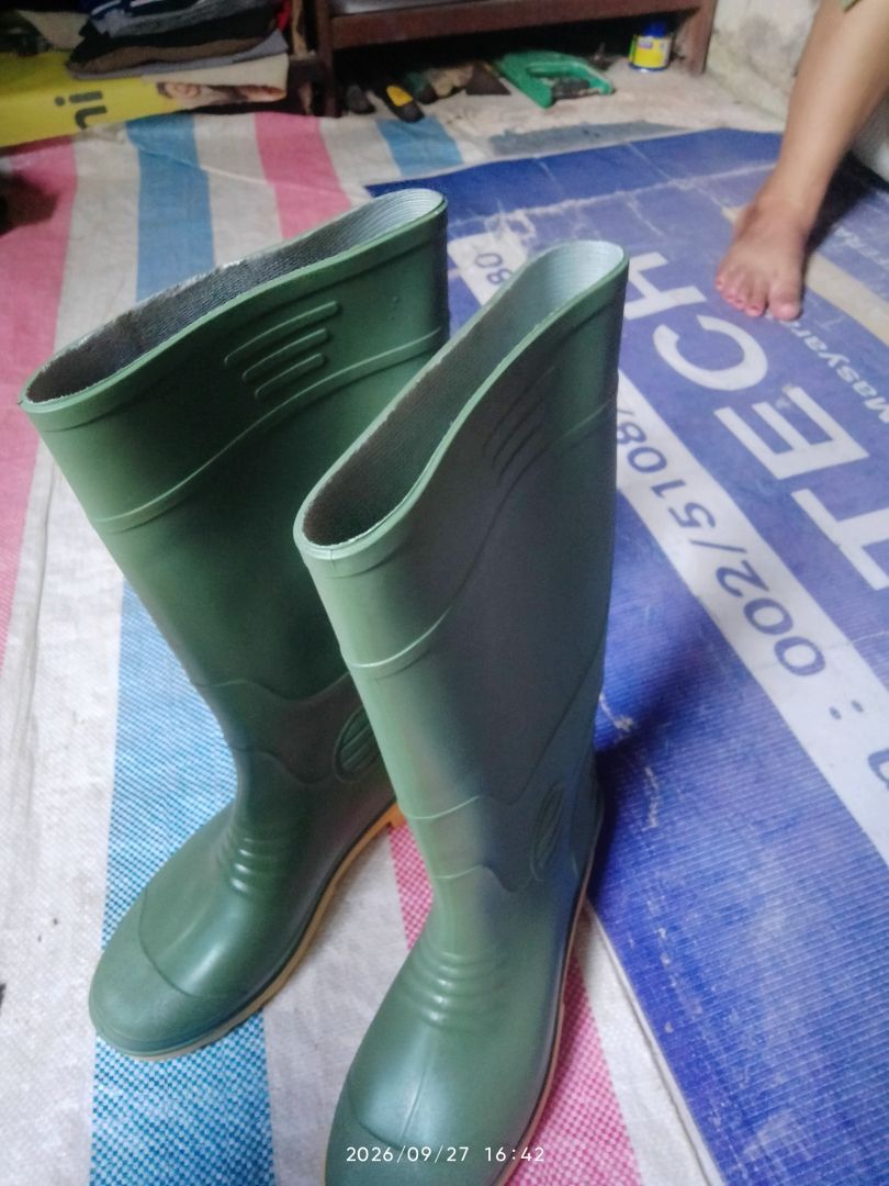 Sepatu Boot Hujan Tinggi Hijau Tebal Premium Anti Licin Tahan Air Pria Wanita Ukuran 39-44 - foto 8 dari 10, ongisland