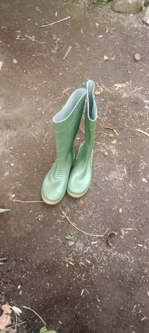 Sepatu Boot Hujan Tinggi Hijau Tebal Premium Anti Licin Tahan Air Pria Wanita Ukuran 39-44 - Foto ulasan pembeli