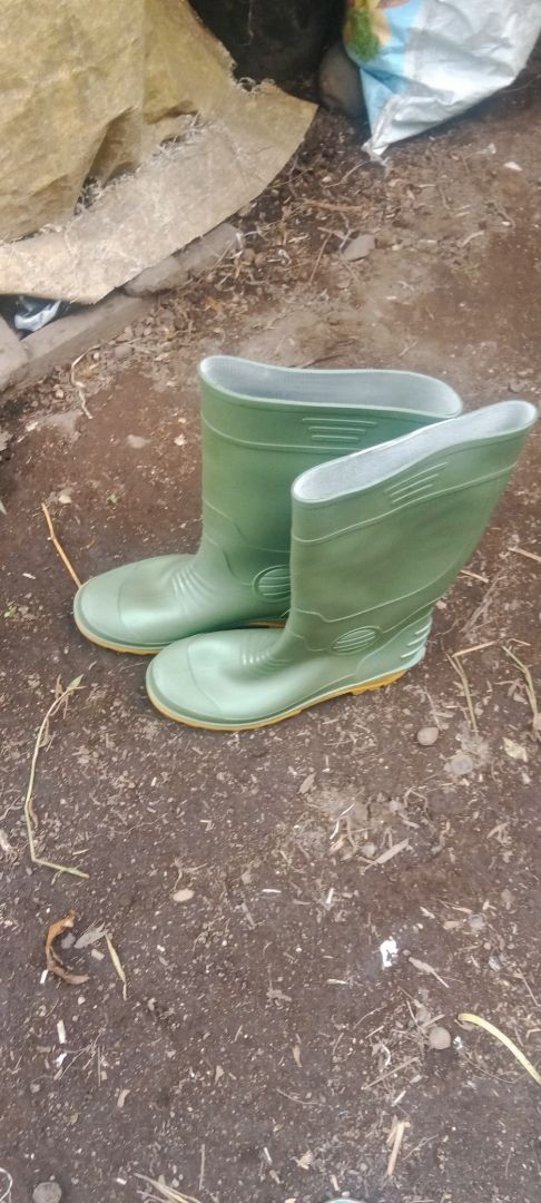 Sepatu Boot Hujan Tinggi Hijau Tebal Premium Anti Licin Tahan Air Pria Wanita Ukuran 39-44 - Foto ulasan pembeli