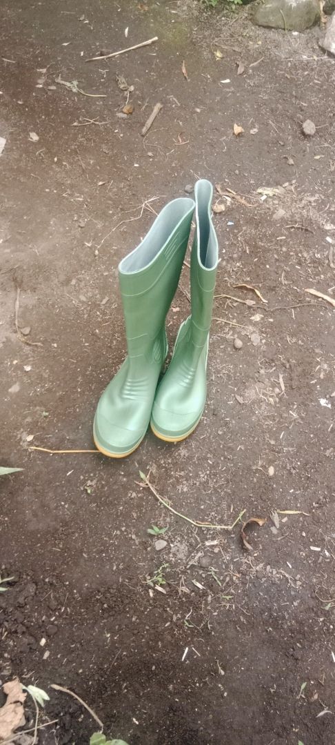 Sepatu Boot Hujan Tinggi Hijau Tebal Premium Anti Licin Tahan Air Pria Wanita Ukuran 39-44 - Foto ulasan pembeli