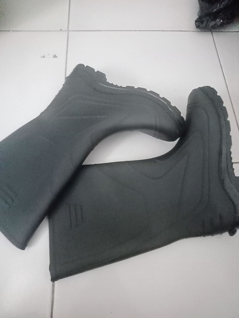 Sepatu Boot Hujan Tinggi Hijau Tebal Premium Anti Licin Tahan Air Pria Wanita Ukuran 39-44 - Foto ulasan pembeli