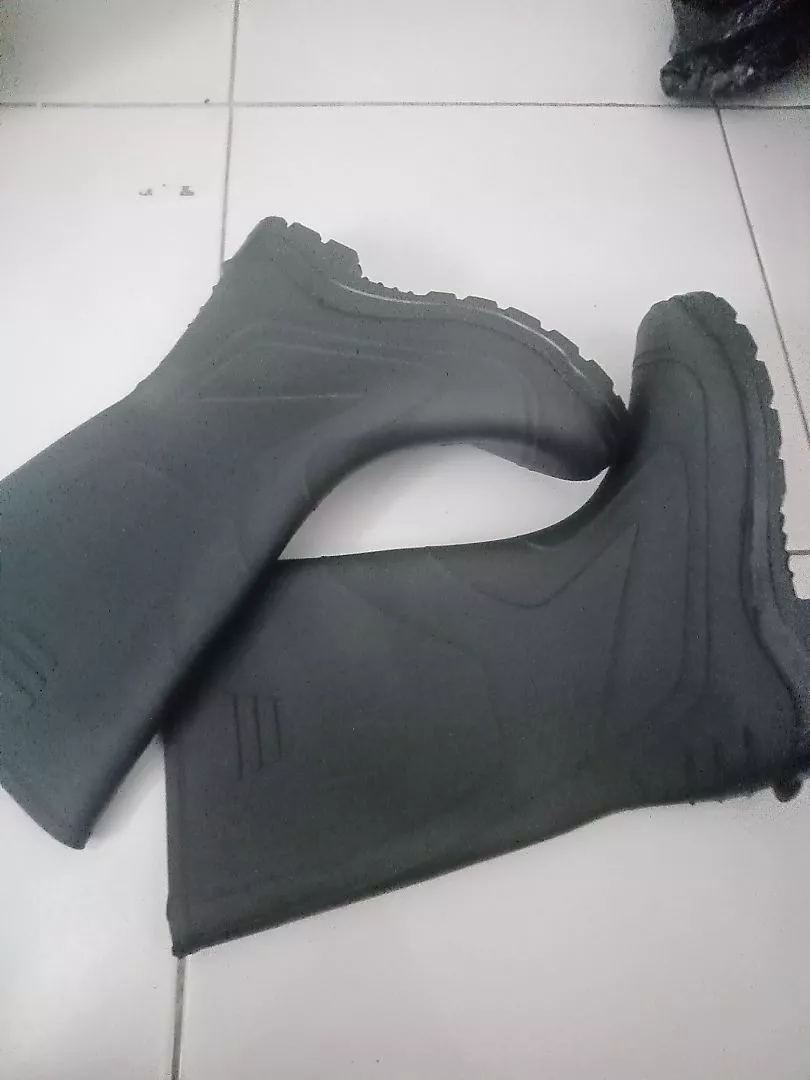 Sepatu Boot Hujan Tinggi Hijau Tebal Premium Anti Licin Tahan Air Pria Wanita Ukuran 39-44 - Foto ulasan pembeli