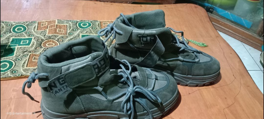 Sepatu boots casual import pria wanita sepatu hitam full terlaris sepatu kerja terbaru cod - Foto ulasan pembeli