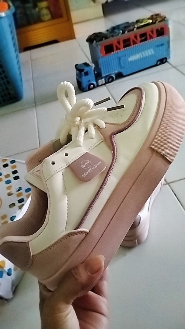 Sepatu DNY Sepatu Sneakers Wanita Running Shoes Perempuan Casual Shoes Spatu Jalan Import 0444D - Foto ulasan pembeli