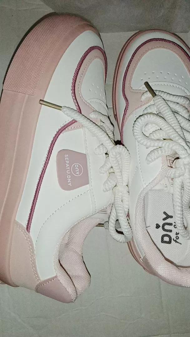 Sepatu DNY Sepatu Sneakers Wanita Running Shoes Perempuan Casual Shoes Spatu Jalan Import 0444D - Foto ulasan pembeli