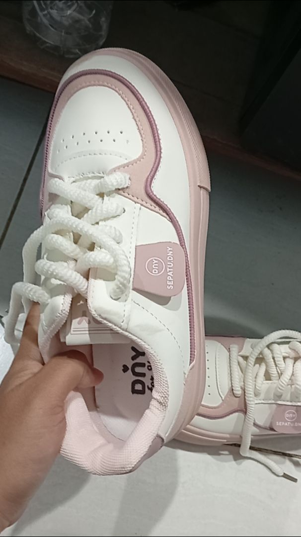 Sepatu DNY Sepatu Sneakers Wanita Running Shoes Perempuan Casual Shoes Spatu Jalan Import 0444D - Foto ulasan pembeli