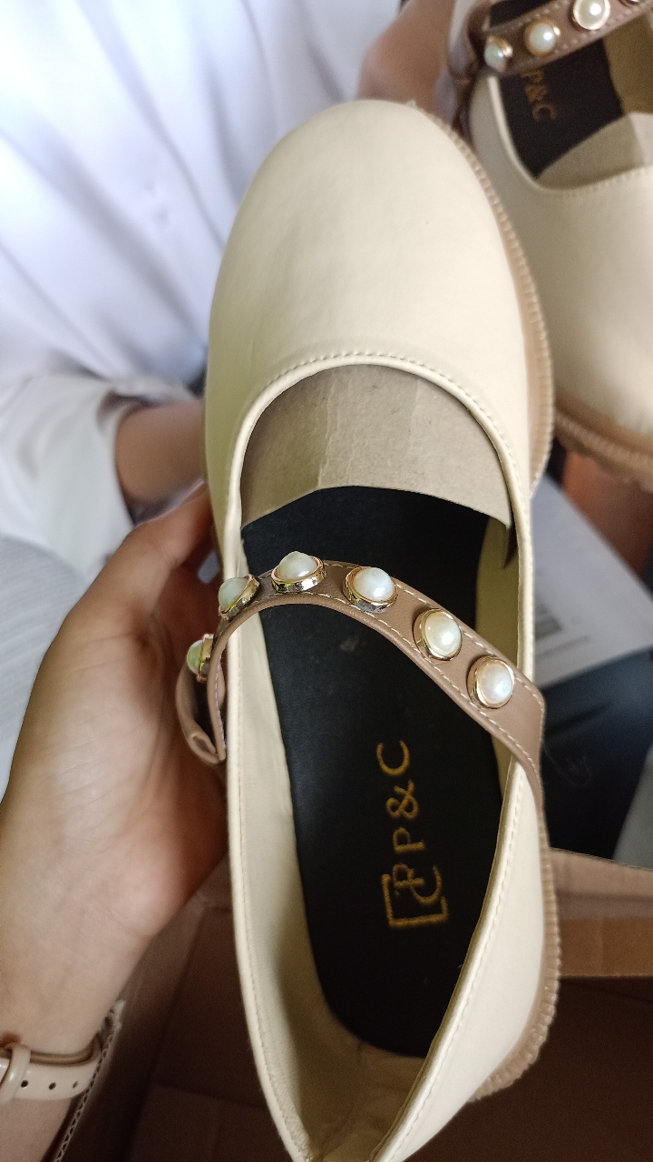 Sepatu Docmart Wanita Hitam Kulit Sintetis Premium - foto 9 dari 10, destyyohanaaa