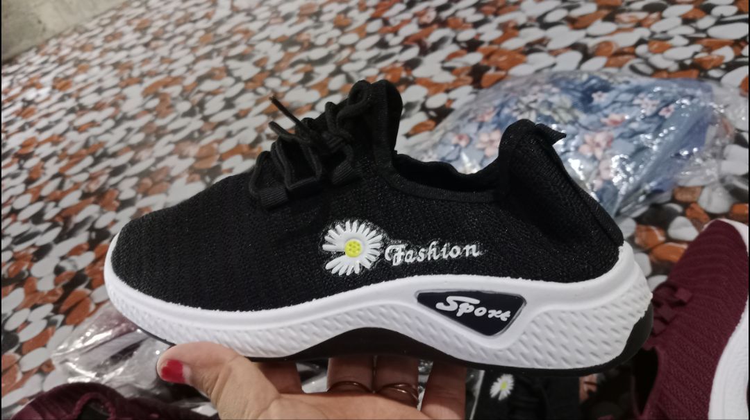 sepatu kasual ( S-12 ) Sepatu Sneakers Wanita Style Terbaru / Sepatu Sneakers Wanita Santai / Sepatu Sneakers Wanita Import / Sepatu Sneakres Wanita Slip-one - Foto ulasan pembeli