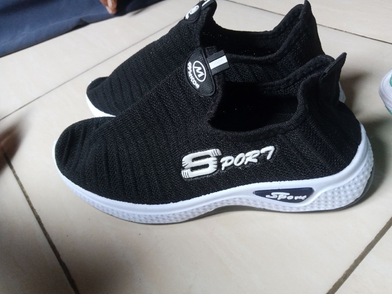 sepatu kasual ( S-12 ) Sepatu Sneakers Wanita Style Terbaru / Sepatu Sneakers Wanita Santai / Sepatu Sneakers Wanita Import / Sepatu Sneakres Wanita Slip-one - Foto ulasan pembeli