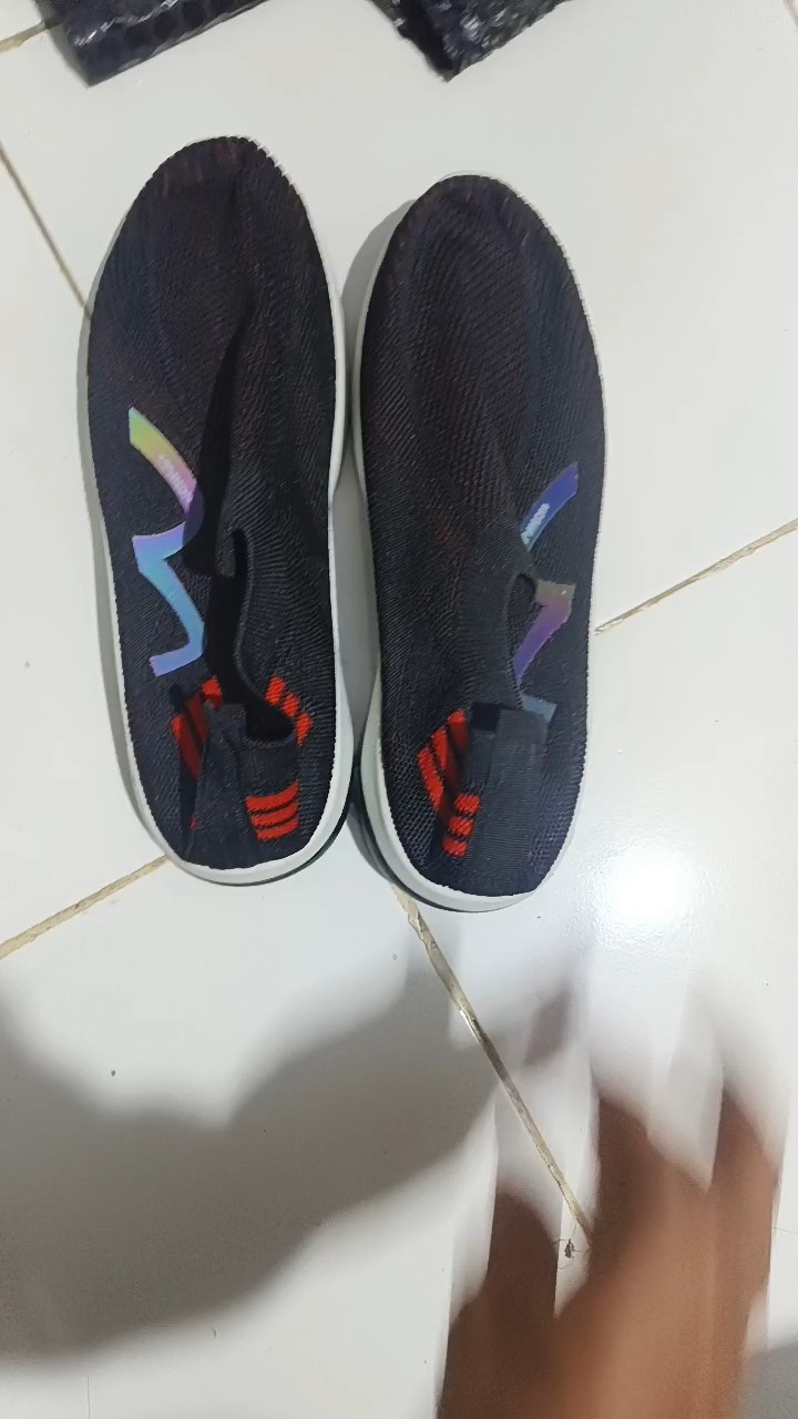 Sepatu_Kasual (S-46) sepatu Sneakers slip on wanita import - Foto ulasan pembeli