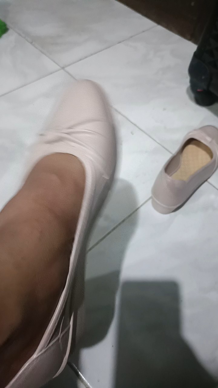 Sepatu Karet Jelly Wanita Wedges Ringan Berkualitas - Foto ulasan pembeli